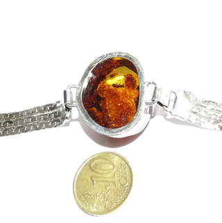 Vintage-Einzelstücke, Bernsteinarmband aus 925 Silber mit einem transparenten honigbraunen leicht ovalen Cabochon mit schönen Linseneinschlüssen in Zargenfassung, 17,5cm lang, Hakenverschluß, Polnisch modernistischer Ostsee-Stil Danzig Ende 1980-er Jahre - Goldschmiede Danilo