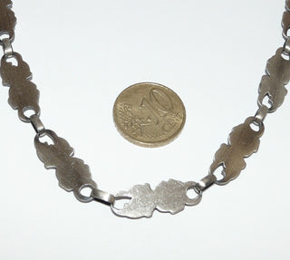 Einzelstück, Vintage Blüten-Collier aus 835 Silber mit einer Gesamtlänge von 44 cm, 16 Blumen-Elemente mit matter Oberfläche + in den Tiefen geschwärzt, mit Ösenverbindungen, um 1940 -	Vintage-Schmuck nur im Onlineshop von danilogold!