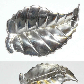 Einzelstück, Handarbeit, Brosche aus 835 Silber, in Treibarbeit angefertigtes und fein ausgearbeitetes Rosenblatt, ca. 42,6 mm x 26,15 mm, ca. 1940-1960 -	Handgefertigter Schmuck nur erhältlich bei www.danilogold-shop.de 