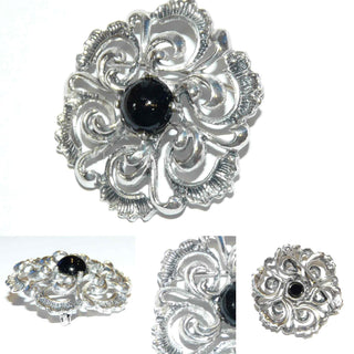 Einzelstück, runde florale Vintage-Brosche aus 925 Silber mit einem Onyx im Zentrum "Blütenreigen", Durchmesser ca. 40 mm, ca. 1940-1960 -	Unikate und Pretiosen nur erhältlich im Onlineshop der Goldschmiede Danilo!
