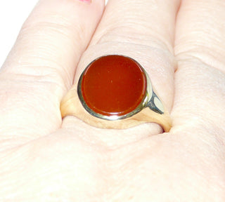 Einzelstück, Vintage Carneol-Ring, klassischer Herrenring, Siegelring aus 333 Gold, poliert mit einer ovalen Carneol-Platte, um 1960, Ringweite 63,5 -	Vintage-Schmuck nur im Onlineshop von danilogold!