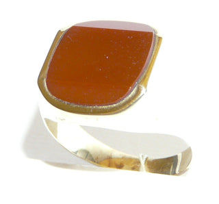 Einzelstück, Vintage Carneol-Ring, klassischer Herrenring, außergewöhnlicher Siegelring aus poliertem 333 Gold mit einem antikovalen Carneol, der mit einer Facette an zwei Seiten abgeflacht ist, innen geschlossen, um 1980, Ringweite 64,5 -	Vintage-Schmuck nur im Onlineshop von danilogold!