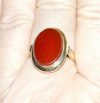 Einzelstück, Vintage Carneol-Ring, klassischer Herrenring, Siegelring aus 585 Gold, poliert + mit Spiegel um die Zargenfassung, ovale, flache, typisch rotbraune Carneol-Platte, um 1960, Ringweite 65 -	Nur erhältlich bei www.danilogold-shop.de