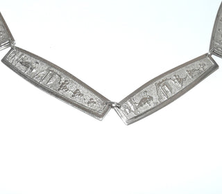Einzelstück, Vintage-Collier aus 900 Silber, 6 Platten-Glieder mit asiatischen Motiven + einer Weitpanzer-Kette, insgesamt 46 cm lang, um 1940 -	Vintage-Schmuck nur im Onlineshop von danilogold!