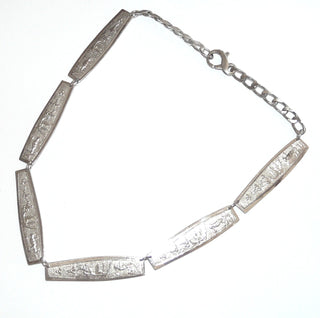 Einzelstück, Vintage-Collier aus 900 Silber, 6 Platten-Glieder mit asiatischen Motiven + einer Weitpanzer-Kette, insgesamt 46 cm lang, um 1940 -	Vintage-Schmuck nur im Onlineshop von danilogold!
