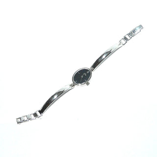 Einzelstück, Damenarmbanduhr, Damenspangenuhr "Meister-Anker" aus 925 Silber mit einem ovalen, schwarzen Ziffernblatt ohne Zahlen, aber einer römischen 12, Quarzwerk, Länge 17,5 cm, um 1970. Funktionstüchtig, wird aber ausschließlich als SCHMUCKSTÜCK verkauft (keine Garantie auf den Gang des Uhrwerks) -	Unikate und Pretiosen nur erhältlich im Onlineshop der Goldschmiede Danilo!
