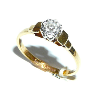 Handgefertigtes Unikat, antiker Diamantring, zierlicher Antragsring, Solitär-Verlobungsring aus 585 Gelbgold mit einem funkelnden Altschliff-Diamant von ca. 0,20 Karat, sicher gefaßt in einer sternförmigen Blütenfassung aus Weißgold mit Ajour Durchbrüchen, Ringweite 54, poliert, später Jugendstil / frühes Art Deco um 1920 - Handgefertigtes Unikat! Nur im Onlineshop von Juwelier & Goldschmiede Danilo!