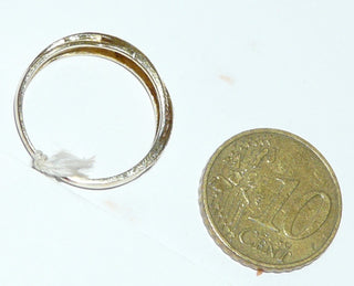 Einzelstück, Diamantring, Antragsring, Verlobungsring im "Art-Cartier-Stil" aus 585 Gold in tricolor, mit 8 funkelnden Diamanten von zusammen 0,10 Karat Tw/si, Wirkung als wären 3 Ringe ineinander verschlungen, Vintage um 1980, Ringweite 55,5, poliert + matt -	Nur erhältlich im Onlineshop von Juwelier & Goldschmiede Danilo!