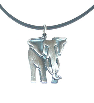 Einzelstück, Vintage Elefanten-Anhänger "Greenpeace" aus 925 Silber, halbplastisch sehr naturgetreu ausgearbeiteter Elefant, seidenmatt, in den Tiefen geschwärzt, um 1980 -	Einzelstücke nur erhältlich bei www.danilogold-shop.de