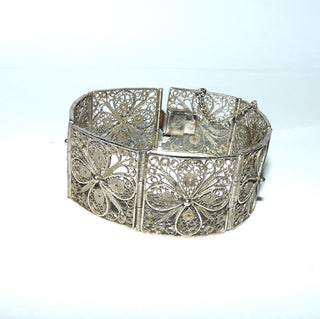 antikes Einzelstück, Vintage-Filigran-Armband, Glieder-Armband aus dunklem 900 Silber, 17,5 cm lang bestehend aus 7 filigranen quadratischen Blumen-Elementen, poliert, um 1940, mit Kastenschloß + Sicherheitskette -	Vintage-Schmuck nur im Onlineshop von danilogold!