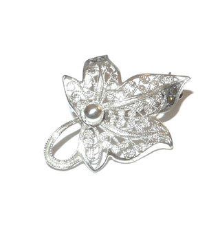 Einzelstück, Vintage-Filigran-Brosche aus 835 Silber in Form eines Ahornblattes, an zwei Spitzen mit Markasiten ausgefaßt, zarte, filigrane Arbeit, um 1950 - Unikate und Pretiosen nur erhältlich im Onlineshop der Goldschmiede Danilo!