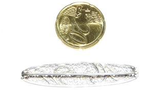 antikes Einzelstück, langgezogene Filigran-Brosche aus 835 Silber, floral anmutende Ornamente mit schmalen, polierten Bögen durchzogen und Kügelchen-Blüte im Zentrum, ca. 50 mm x 11 mm, um 1940 - Nur erhältlich im Onlineshop von Juwelier & Goldschmiede Danilo!