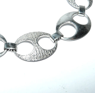 Einzelstück, Vintage-Glieder-Armband, Armkette aus massiv 835 Silber, grob mattiert + poliert im Wechsel, 21 cm lang, 9 ovale Elemente mit Schlaufenverbindungen, Kastenschloß, um 1960 - Vintage-Schmuck nur im Onlineshop von danilogold!