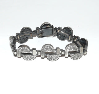Einzelstück, Vintage Glieder-Armband aus massivem 835 Silber, 19 cm lang, bestehend aus 8 Elementen "Halbkreise + Stege" mit strukturierter Oberfläche, matt + in den Tiefen geschwärzt, verdeckt untergearbeiteter sicherer Verschluß, um 1960, finnischer Stil -	Vintage-Schmuck nur im Onlineshop von danilogold!