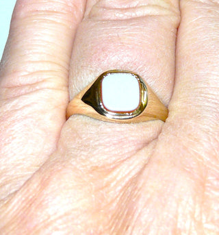 Handgefertigtes Einzelstück, Vintage-Ring, schmaler klassischer Herrenring, Siegelring aus 585 Gold mit einem Lagenachat, weißer Achat auf rotem Karneol, um 1940-1950, für Steingravur geeignet, schön als "Pinky Ring" für den kleinen Finger, Ringweite 56,5 - Vintage-Schmuck nur im Onlineshop von danilogold!