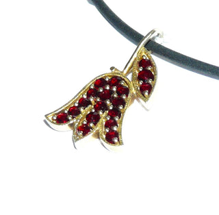 Einzelstück, Vintage-Anhänger, Granat-Anhänger "Tulpe" aus zart vergoldetem 900 Silber mit 18 Granaten im Sternschliff im typischen Granat-Rot, flach eingelassen, um 1960 -	Vintage-Schmuck nur im Onlineshop von danilogold!