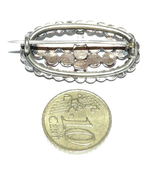 antikes Einzelstück, Vintage-Granat-Brosche aus Tombak, "Böhmisches Feuer" Granate in schöner Farbe im Rosenschliff, als offenes Oval mit einem blütenartigen Mittelteil gearbeitet, Hakensicherung, um 1920 -	Vintage-Schmuck nur im Onlineshop von danilogold!