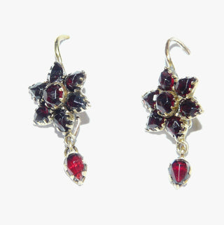 Einzelstücke, Vintage-Granat-Ohrhänger aus Gold-Doublé mit je 1 runden + 7 tropfenförmigen, funkelnd facettierten Böhmischen Granaten, sternförmig angeordnet, um 1900. Dazu paßt Brosche Vin 0031, Br 0134 + Br 0135, Anhänger An 0211 -	Vintage-Schmuck nur im Onlineshop von danilogold!