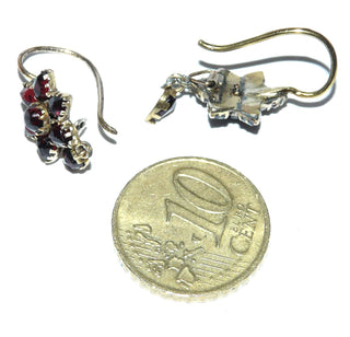 Einzelstücke, Vintage-Granat-Ohrhänger aus Gold-Doublé mit je 1 runden + 7 tropfenförmigen, funkelnd facettierten Böhmischen Granaten, sternförmig angeordnet, um 1900. Dazu paßt Brosche Vin 0031, Br 0134 + Br 0135, Anhänger An 0211 -	Vintage-Schmuck nur im Onlineshop von danilogold!