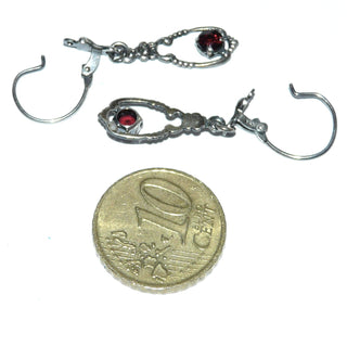 Einzelstücke, Vintage-Granat-Ohrhänger "filigraner Blütenkranz" aus 835 Silber mit je 1 runden, funkelnd facettierten Granat in schöner Farbe, um 1930. Dazu passen Collier HS 0069 + Ringe Ri 0306, 0307 sowie Brosche Br 0016. -	Vintage-Schmuck nur im Onlineshop von danilogold!