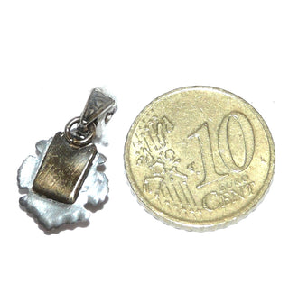 Vintage-Einzelstück, umgearbeiteter Granat-Anhänger mit 5 Granaten im Rosenschliff, leuchtend roter böhmischer Granat, gravierte Schlaufe, Tombak vergoldet, um 1940 - Goldschmiede Danilo