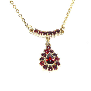 Vintage-Einzelstück, Granatkette, Mittelteilcollier, Tropfencollier aus 900 Silber vergoldet im Feston-Stil, Lavaliere-Collier, flache Ankerkette, Böhmische Granatrosen als beweglicher Tropfen, Länge 45,5cm, Federring, CSSR Traditionsmanufaktur Turnov um 1955 - Goldschmiede Danilo