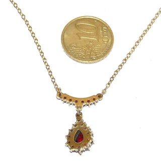 Vintage-Einzelstück, Granatkette, Mittelteilcollier, Tropfencollier aus 900 Silber vergoldet im Feston-Stil, Lavaliere-Collier, flache Ankerkette, Böhmische Granatrosen als beweglicher Tropfen, Länge 45,5cm, Federring, CSSR Traditionsmanufaktur Turnov um 1955 - Goldschmiede Danilo