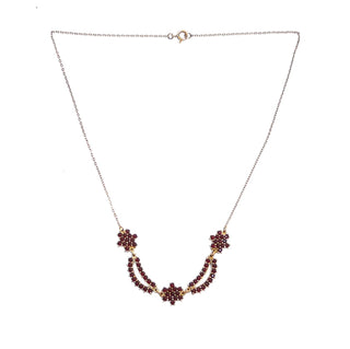 Vintage-Einzelstück, Granatkette aus 900 Silber vergoldet im Feston-Stil, flache Ankerkette mit Böhmischen Granatrosen in Form von Doppelbögen und Rosetten in Krappenfassungen, Länge 45cm, Federring, CSSR Traditionsmanufaktur Turnov um 1955 - Goldschmiede Danilo