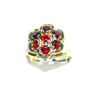 Vintage-Einzelstück, Granatring "Blume" aus 333 Gold mit 7 runden, facettierten Granaten im Altschliff, runde Rosette mit Bogenkranz, Krappenfassungen, Ringweite 52, Manufakturarbeit später Historismus um 1900-1910 Goldschmiede Danilo