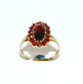 Vintage-Einzelstück, Granatring aus 333 Gold mit einem ovalen & 14 kleinen runden, funkelnd facettierten Granaten im Brillantschliff, ovale Rosette aus Krappenfassungen, Ringweite 62,5, um 1950 - Goldschmiede Danilo