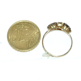 Vintage-Einzelstück, Granatring aus 333 Gold, vier Steine mit dem Finger mitlaufend bilden eine Navetteform, je zwei runde & zwei tropfenförmige, facettierte, handgeschliffene Granate in Krappenfassungen, Ringweite 50, um 1950 - Goldschmiede Danilo