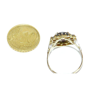 Vintage-Einzelstück, größerer Granatring aus 333 Gold mit einem größeren ovalen & 12 kleineren runden, funkelnd facettierten Granaten in schöner roter Farbe, Sternschliffe, ovale Rosette aus Krappenfassungen, Ringweite 59, um 1960 - Goldschmiede Danilo