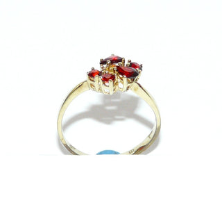 Vintage-Einzelstück, Granatring aus 333 Gold mit facettierten, handgeschliffenen Granaten, 3 runde & 2 tropfenförmige, leuchtend rote Steine in Krappenfassungen, Ringweite 57, um 1965 - Goldschmiede Danilo
