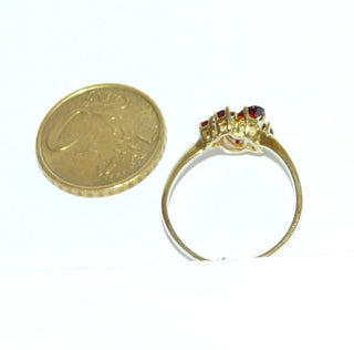 Vintage-Einzelstück, Granatring aus 333 Gold mit facettierten, handgeschliffenen Granaten, 3 runde & 2 tropfenförmige, leuchtend rote Steine in Krappenfassungen, Ringweite 57, um 1965 - Goldschmiede Danilo
