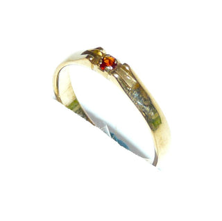 Vintage-Einzelstück, zierlicher Granatring aus 333 Gold mit einem runden Granat, Verlobungsring, Beisteckring, hochgezogenes Oberteil mit gleichlaufender Schiene & ausgefeilter Krappenfassung, Ringweite 49, VEB Zwickauer Edelschmiede um 1970 - Goldschmiede Danilo