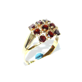 Vintage-Einzelstück, Granatring aus 333 Gold mit 9 gleichgroßen runden, als luftiges Quadrat angeordneten Granaten in Krappenfassungen im Brillantschliff, Ringweite 56, Herrmann Bauer Schwäbisch Gmünd, Modernismus um 1960 - Goldschmiede Danilo