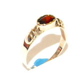 DDR-Einzelstück, Vintage Granatring aus 333 Gold mit einem ovalen facettierten Granat quer zum Finger, Vorsteckring, fast gleichlaufende Schiene mit je 3 aufgesetzten Plättchen, Blütenfassung / Zarge, Ringweite 57, Gold- & Silberschmiede Köthen DDR-Schmuck um 1970 - Goldschmiede Danilo