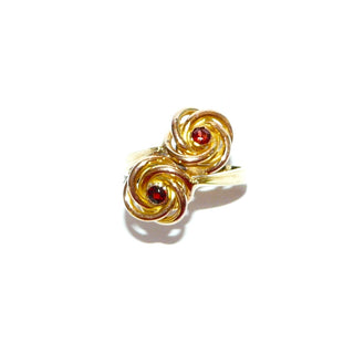 Vintage-Einzelstück, Granatring aus massiv 585 Gold, eine Mariage aus Gründerzeit-Knotenohrschmuck, umgearbeitet in einen Ring, zwei funkelnd facettierte Altschliff-Granate Zargenfassungen, Ringweite 58, Historismus 1870-1900 - Goldschmiede Danilo