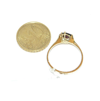 Vintage-Einzelstück, Verlobungsring, Granatring aus 585 Gold mit einem ovalen Granat im Sternschliff in 6-Krappenfassung gehalten, diagonal, hochgezogene, spitz zulaufende Zungenschiene, Ringweite 56,5, Schmuckgenossenschaft GTP-Pforzheim um 1971-1975 - Goldschmiede Danilo