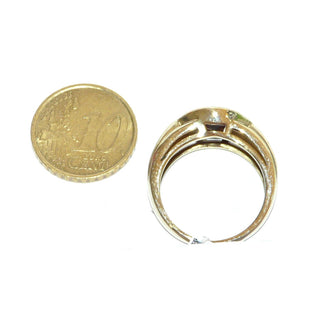 Vintage-Einzelstück, Granatring "Auge", auch schön als Herrenring aus massiv 333 Gold mit einem ovalen, facettierten Granat quer zum Finger, von 2 geschwungenen Drahtlinien in Navetteform gefaßt, feurig dunkelrot, Ringweite 58, um 1980 - Goldschmiede Danilo