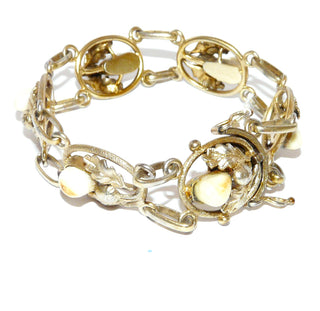 breites Einzelstück, Jagdschmuck, Grandelarmband, Trachtenschmuck aus massiv 835 Silber vergoldet, leicht berieben, ovale offene Glieder mit je einer Eichel, 2 Eichblättern & einer echten Grandel, untergearbeitetes Kastenschloß mit zwei Sicherheitsachten, 19 cm lang, um 1950 - Goldschmiede Danilo
