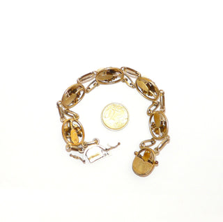 breites Einzelstück, Jagdschmuck, Grandelarmband, Trachtenschmuck aus massiv 835 Silber vergoldet, leicht berieben, ovale offene Glieder mit je einer Eichel, 2 Eichblättern & einer echten Grandel, untergearbeitetes Kastenschloß mit zwei Sicherheitsachten, 19 cm lang, um 1950 - Goldschmiede Danilo