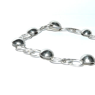 Handgefertigtes Einzelstück, Vintage Halbkugelarmband, Gliederarmband aus massiv 900 Silber, Kugeldurchmesser 8 mm, bewegliche Achter-Schlaufen-Verbindungen, 20 cm lang, unsichtbarer Hakenverschluß, um 1960 - Goldschmiede Danilo