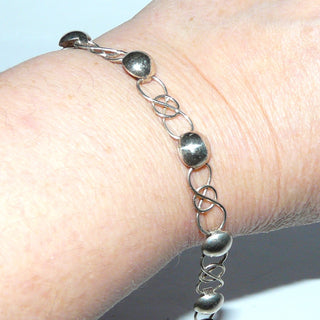 Handgefertigtes Einzelstück, Vintage Halbkugelarmband, Gliederarmband aus massiv 900 Silber, Kugeldurchmesser 8 mm, bewegliche Achter-Schlaufen-Verbindungen, 20 cm lang, unsichtbarer Hakenverschluß, um 1960 - Goldschmiede Danilo