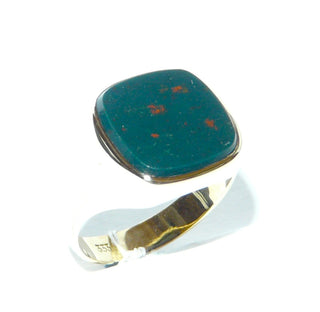 Einzelstück, Vintage-Siegelring, Heliotrop-Ring, klassischer Herrenring aus 333 Gold mit einer abgerundeten, quadratischen Steinplatte in typischer grün-roten Maserung, poliert, um 1960, Ringweite 57 - Herrenschmuck in Gold & Silber nur bei www.danilogoldshop.de