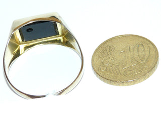 Vintage-Einzelstück, klassischer Herrenring, Siegelring, Onyxring aus 333 Gelbgold, poliert mit rechteckiger Onyx-Platte & einem Diamant im Pavé im Dreieck auf den Onyx gesetzt, um 1980, Ringweite 69,5 - Goldschmiede Danilo