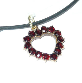 Einzelstück, Vintage-Anhänger, Granat-Anhänger, offenes Granat-Herz, vergoldet, Gold-Doublé mit 14 Granaten im Sternschliff, schönes typisches Granat-Rot, "Böhmisches Feuer", um 1970 -	Vintage-Schmuck nur im Onlineshop von danilogold!