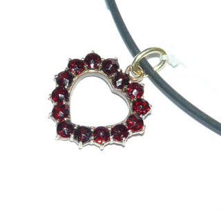 Einzelstück, Vintage-Anhänger, Granat-Anhänger, offenes Granat-Herz, vergoldet, Gold-Doublé mit 14 Granaten im Sternschliff, schönes typisches Granat-Rot, "Böhmisches Feuer", um 1970 -	Vintage-Schmuck nur im Onlineshop von danilogold!