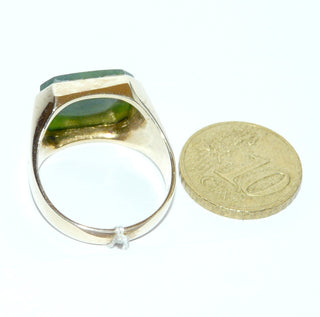 handgefertigtes Einzelstück, Vintage-Ring, klassischer Herrenring, Siegelring aus massivem 585 Gold mit einer achteckigen, jadegrünen Steinplatte aus Jade mit typischer Maserung, polierte Ringschiene, um 1960, Ringweite 63 -	Unikate und Pretiosen nur erhältlich im Onlineshop der Goldschmiede Danilo!