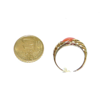 Vintage-Einzelstück, Korallenring aus 333 Gold mit einem geschwungenem Navette 12,5 mm x 5,7 mm, rote Mittelmeerkoralle, gestiftet, diagonal gerillte Schiene/godroniert, Ringweite 58 ,um 1968-75 - Goldschmiede Danilo